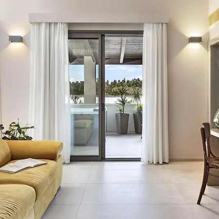 Ros'e Mari Hotel