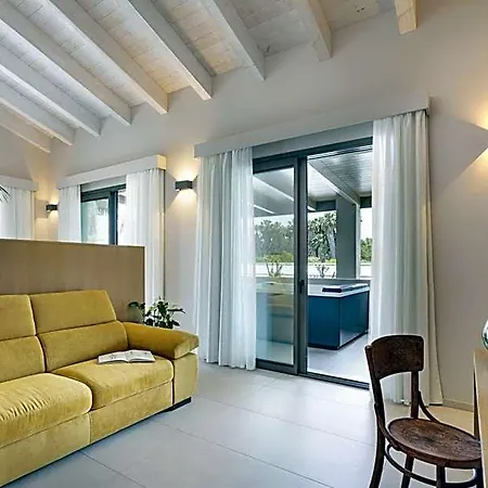 Ros'e Mari Hotel 4*