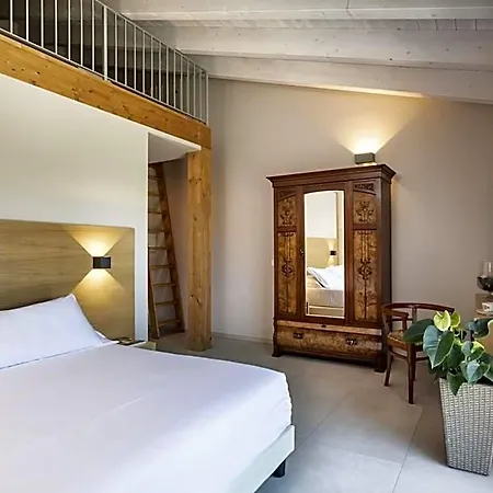 Ros'e Mari Hotel